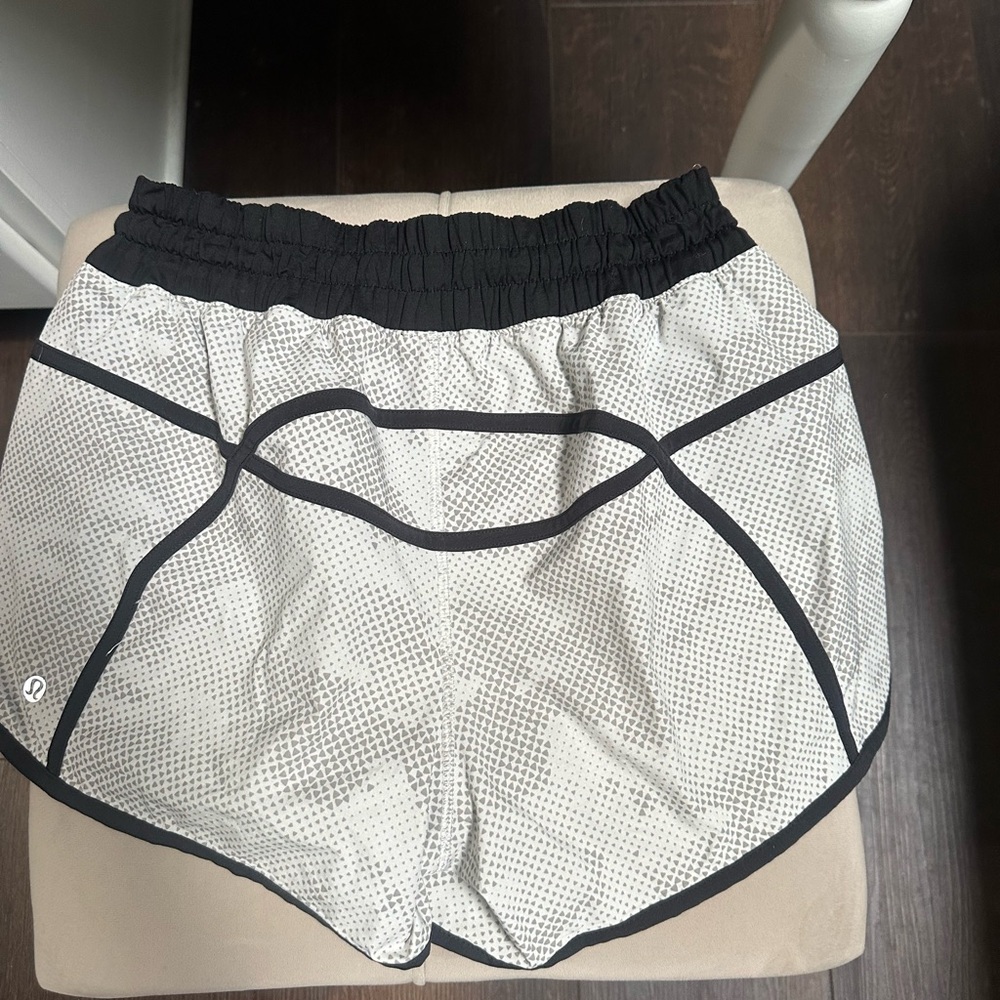 Lululemon Athletica Black and White Athletic Shorts with Geometric Design Size 8